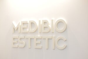cartel del centro medibioestetic