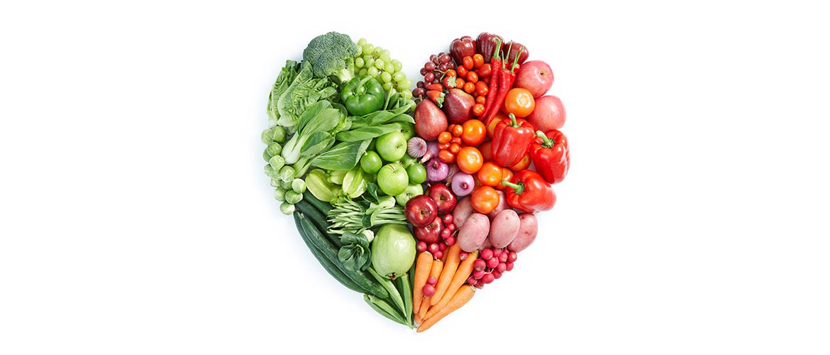 corazon hecho de frutas y verduras